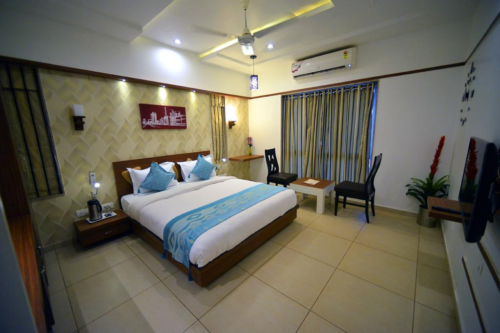 The Grand Imperial Hotel Morbi Room photo