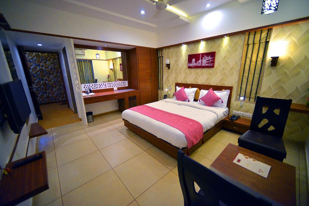 The Grand Imperial Hotel Morbi Exterior photo