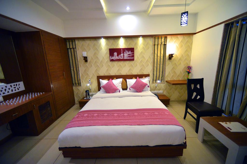 The Grand Imperial Hotel Morbi Exterior photo